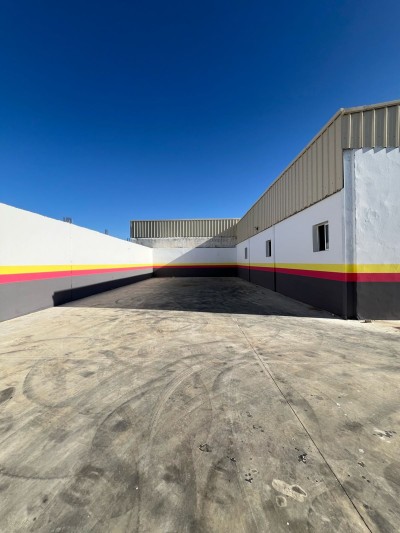 un local spacieux de 1200 m² à louer situé à bougdour Tanger